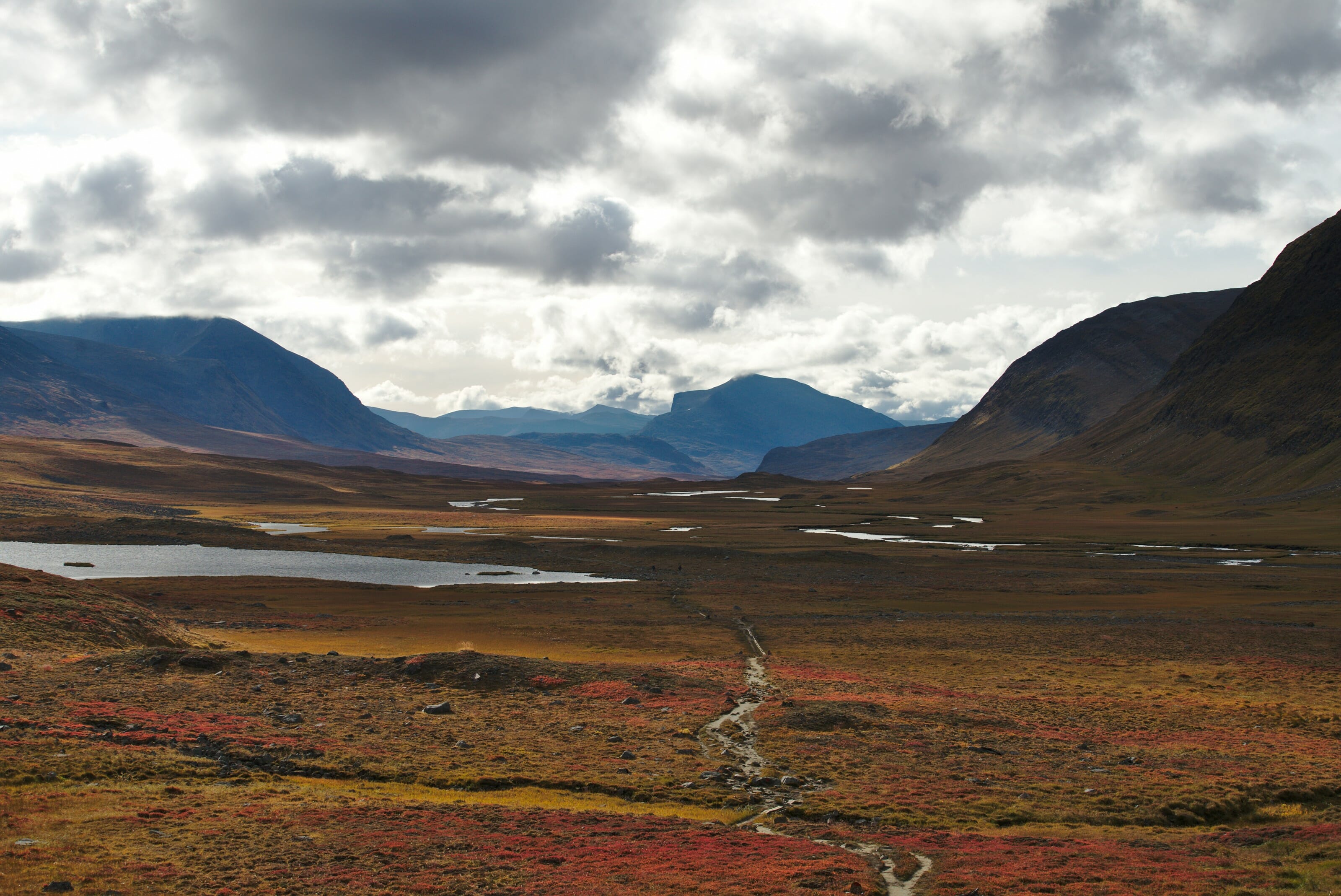 Kungsleden Trail (kings trail): discover Swedish Lapland in autumn