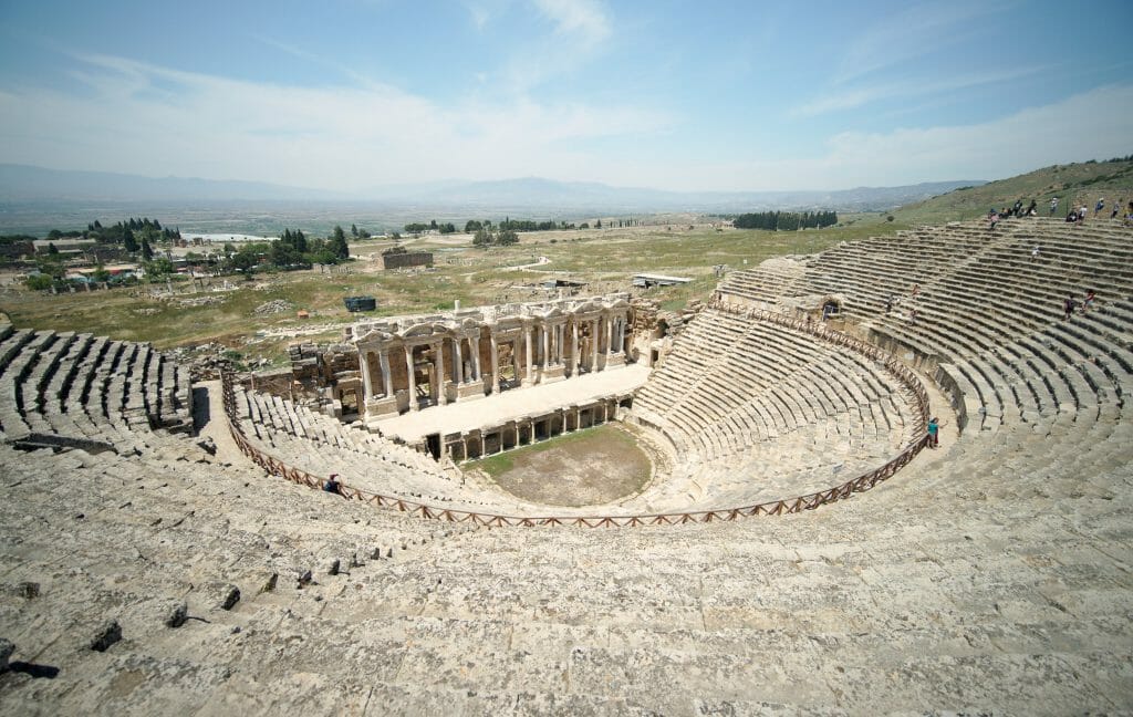 Pamukkale and Hierapolis - see the Cotton Castle without the crowd