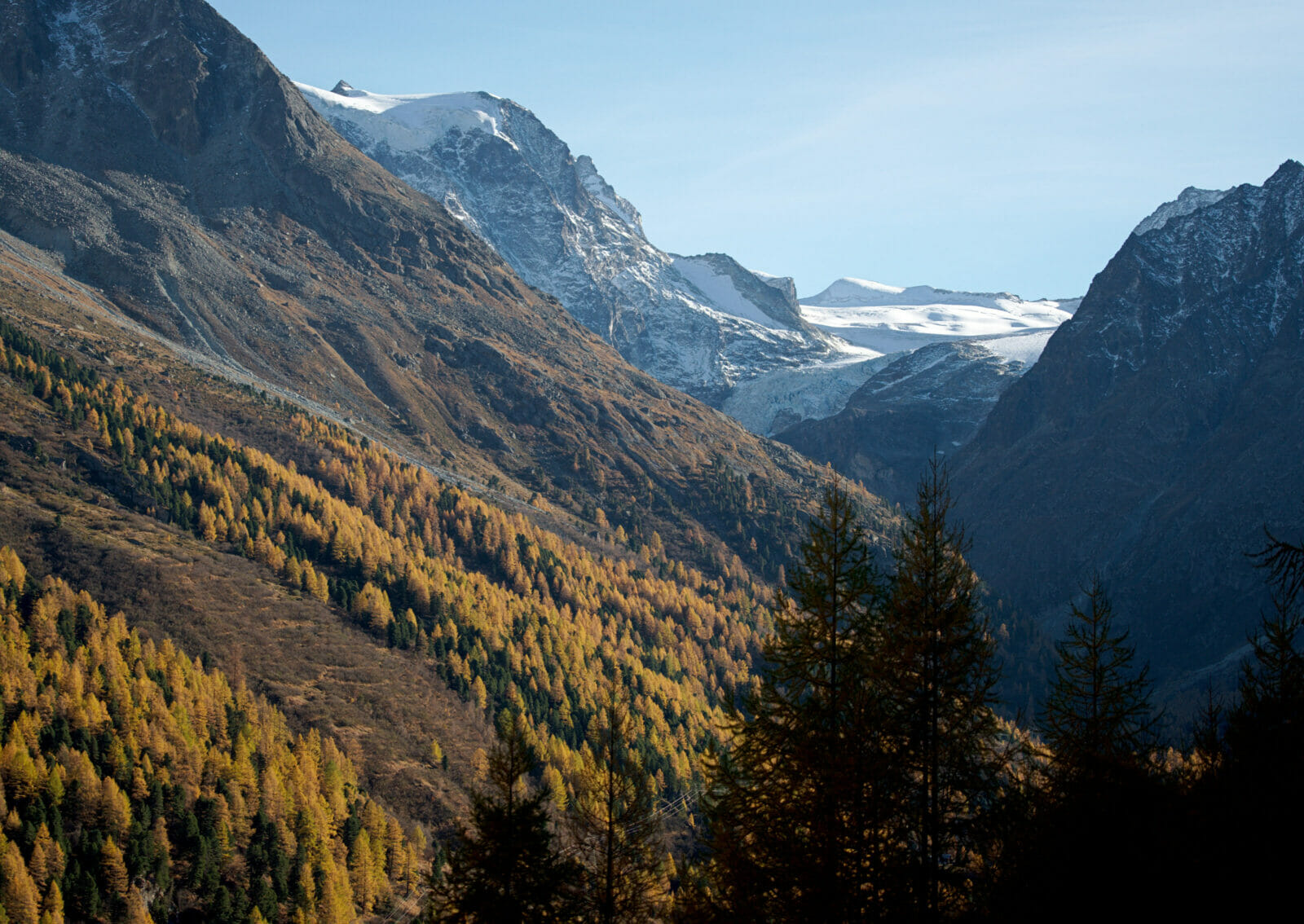 Lac Bleu Arolla: 5 hiking routes to get there