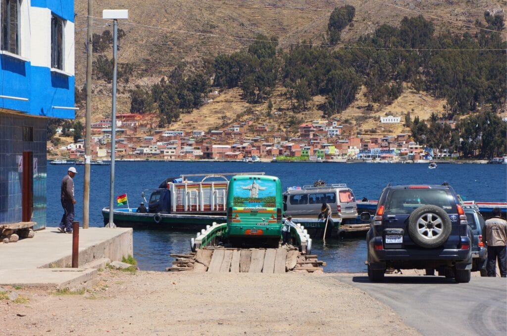 passage du détroit de Tiquina sur le lac Titicaca