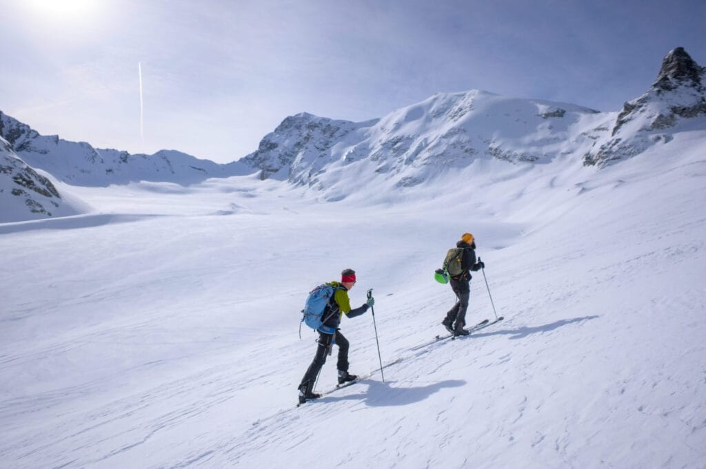 gagner en expérience avec d'autres randonneurs à ski