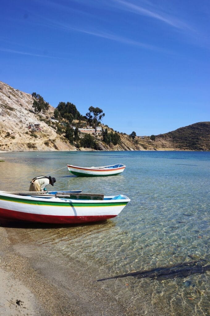 barques sur le lac titicaca