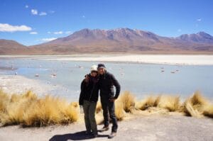 Fabienne et Benoit devant la laguna Hedionda dans le Sud lipez