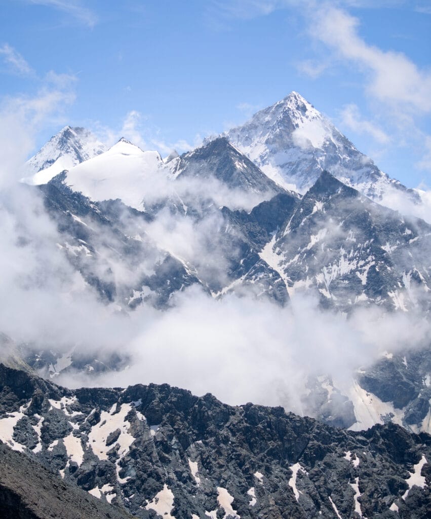 Vue sur la Dent Blanche depuis la pointe du Tsaté