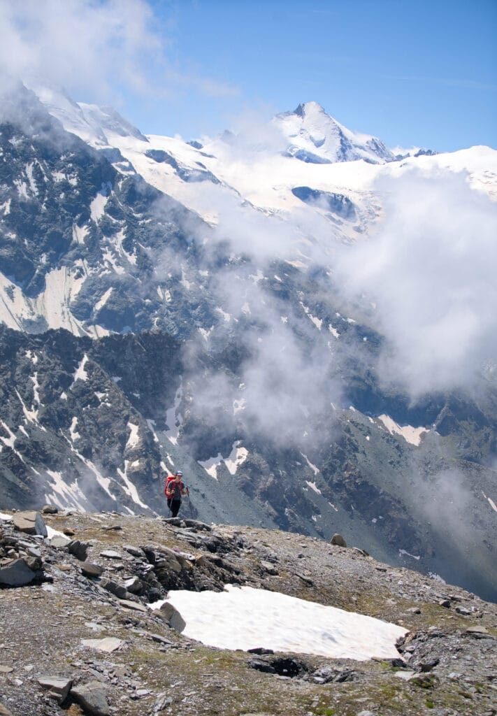 Fabienne au sommet de la Pointe du Tsaté