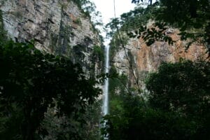 une cascade dans le parc Noel Kempf Mercado en Bolivie