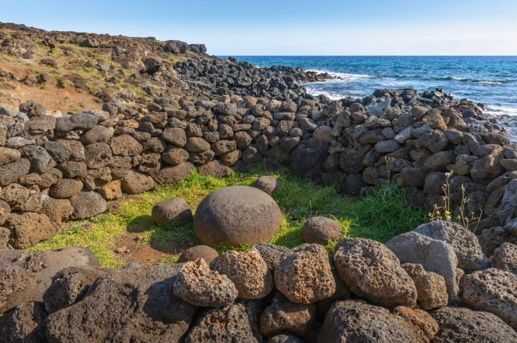 Ahu Te Pito Kura au nord de l'île de Pâques