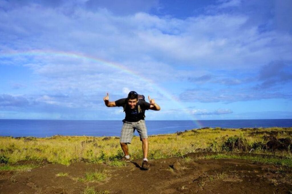 arc-en-ciel sur l'île de Pâques