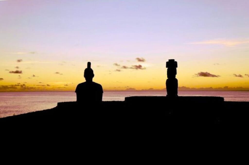 coucher de soleil sur l'île de Pâques