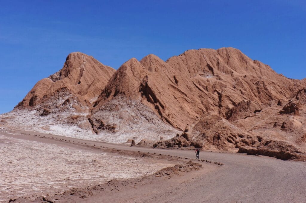 visiter le désert d'atacama à vélo