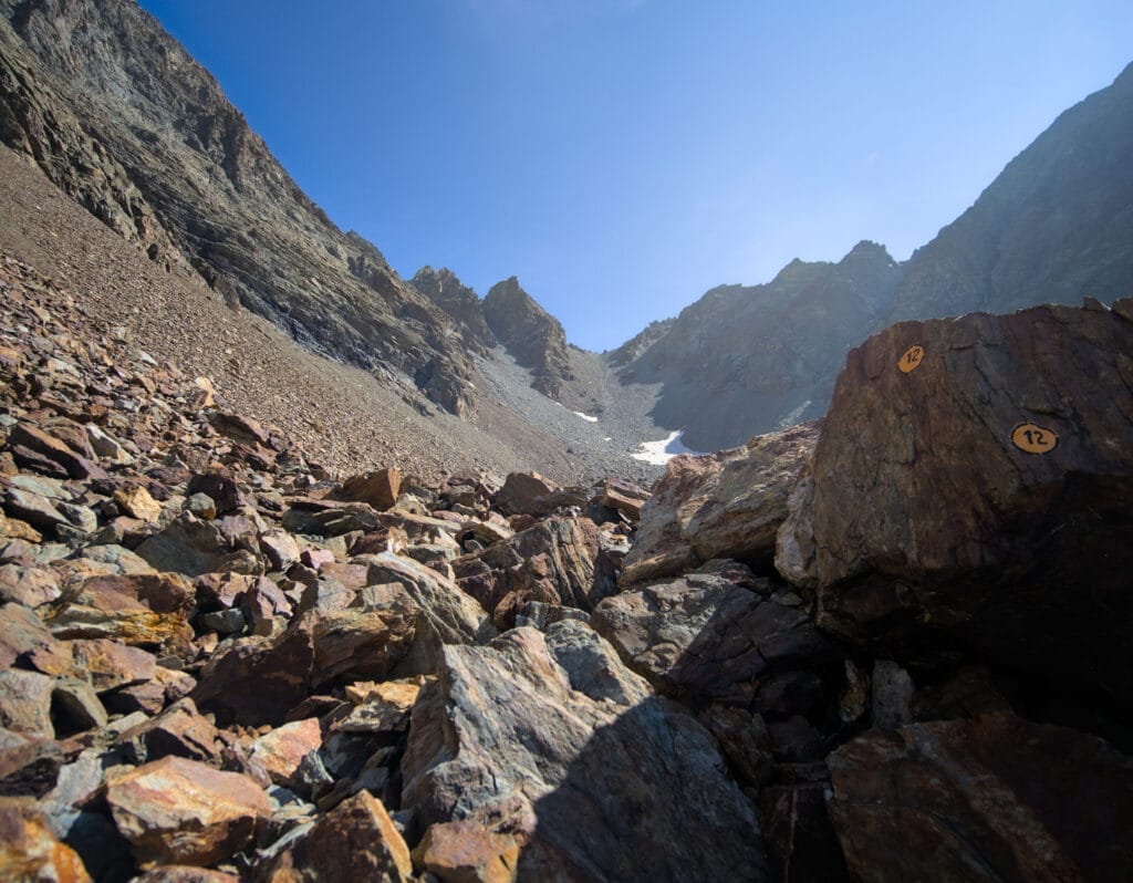 l'impressionnant cirque rocheux du col de valcornière