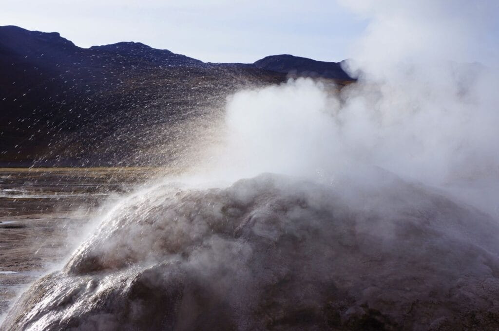 un geyser au nord du désert d'Atacama