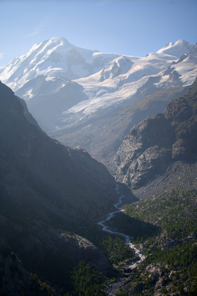 les gorges et le massif du Mont Rose