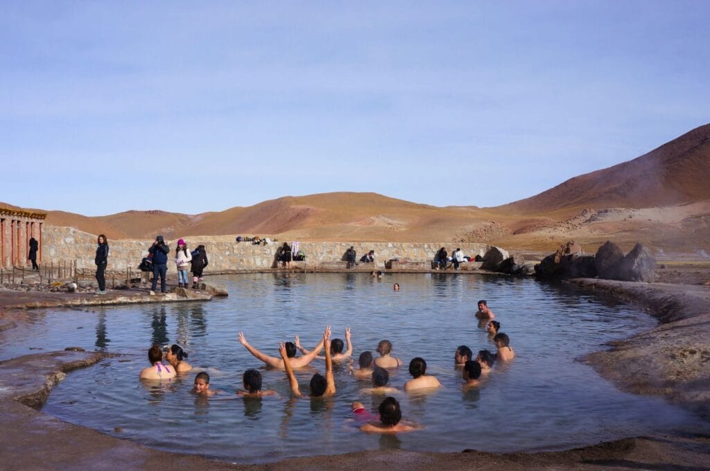 les sources chaudes sur le site des geysers del Tatio