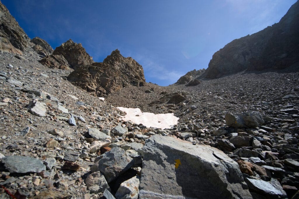 indication sur les cailloux du col de Valcornière