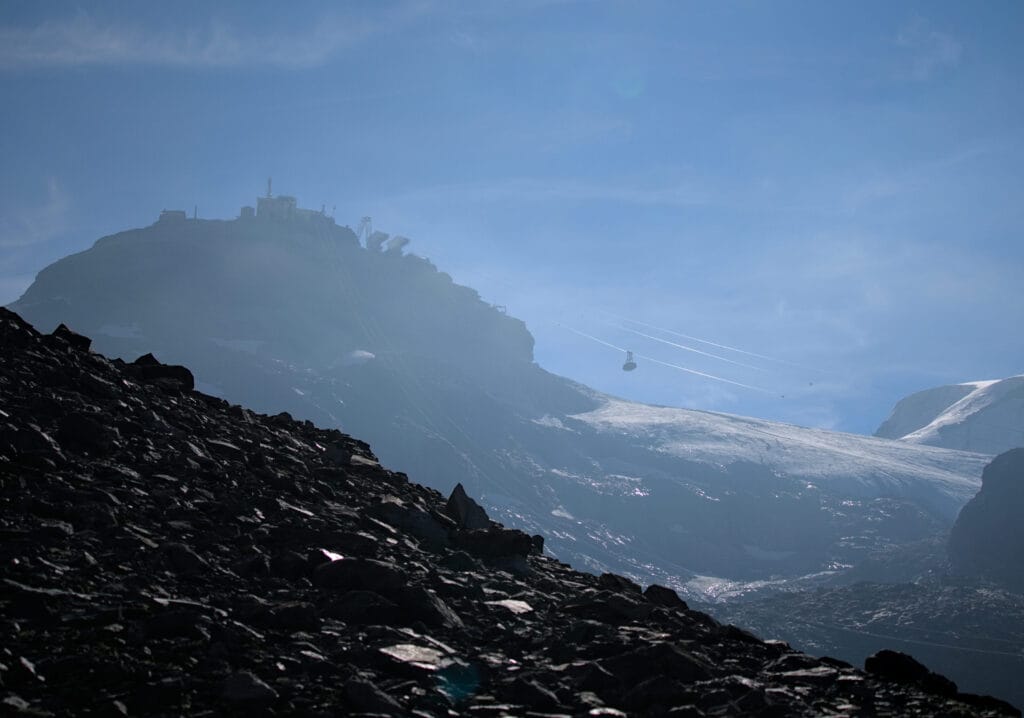 la cabine qui monte jusqu'au plateau Rosà