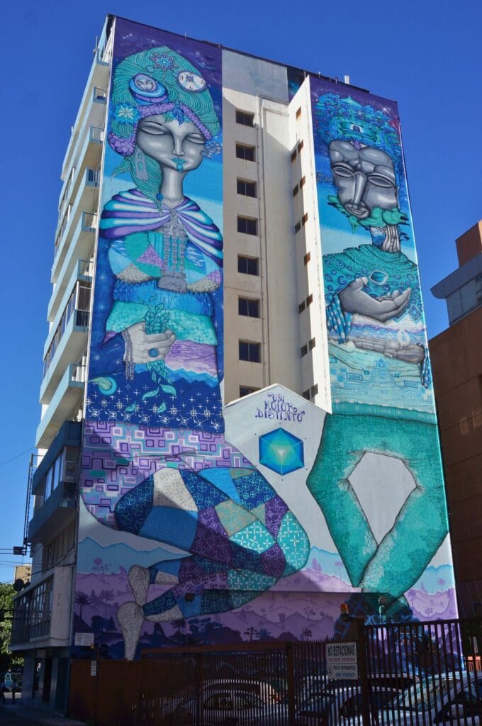 street art sur un immeuble de valparaiso