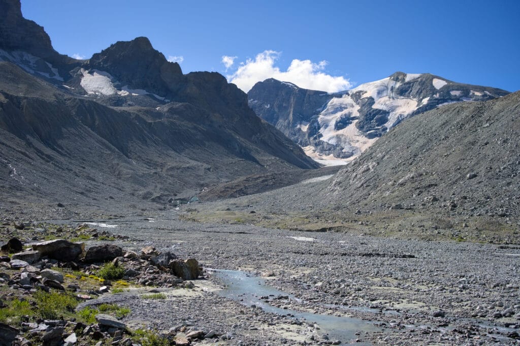 les paysages vers le haut glacier d'Arolla