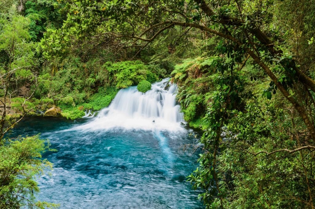 ojos del caburgua pool, Chile