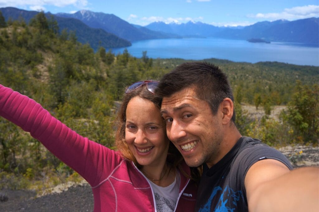 Benoit et Fabienne devant le lac Todos los Santos