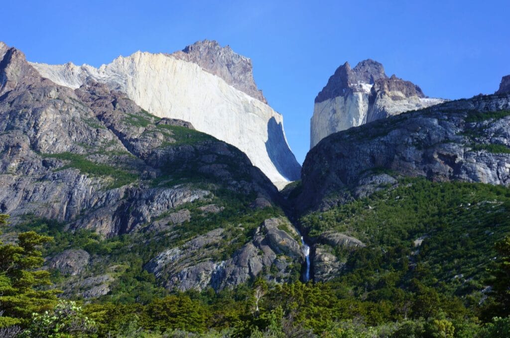 cascade entre les sommets Los Cuernos