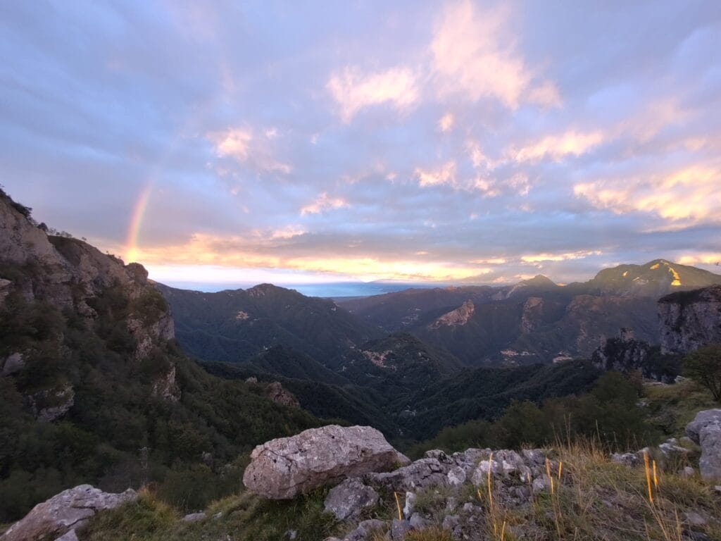 l'arc en ciel au lever de soleil d'Alto Matanna