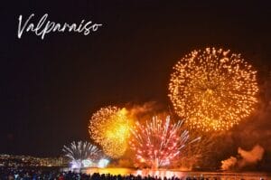 les feux d'artifice au Nouvel An à Valparaiso