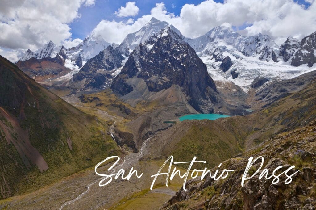 le col San antonio sur le trek Huayhuash