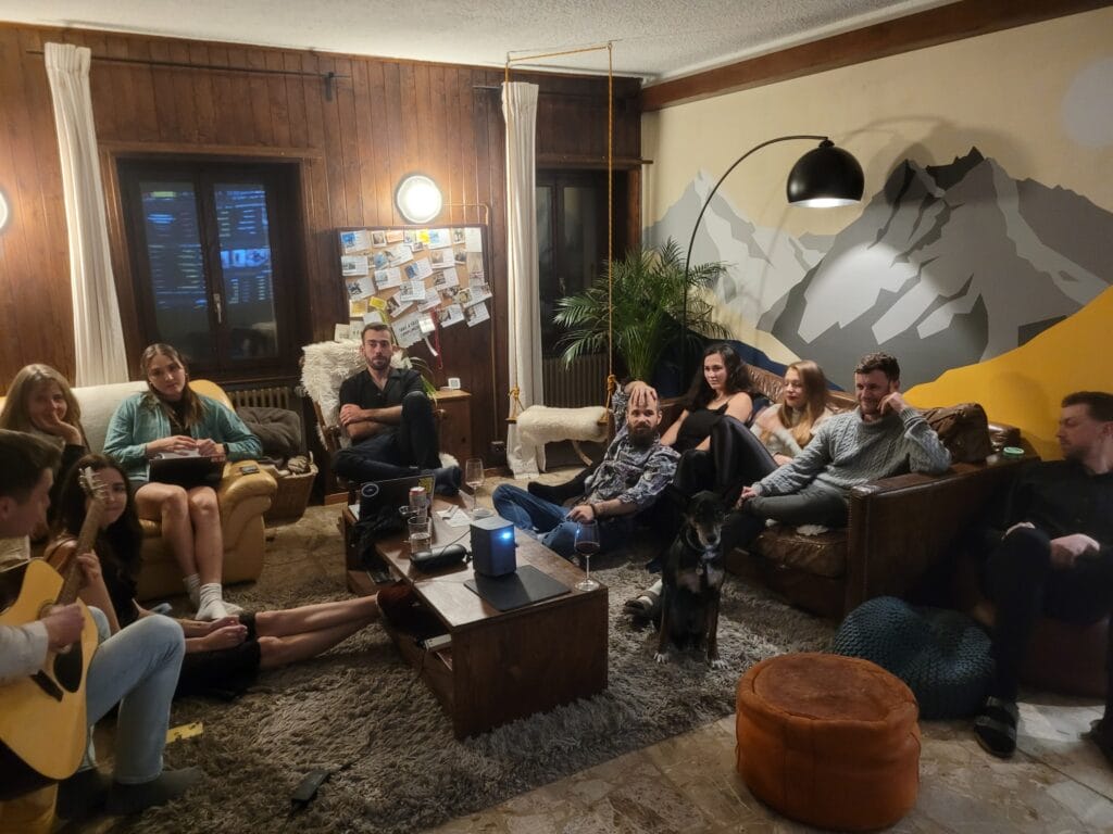 Une soirée au salon au coliving