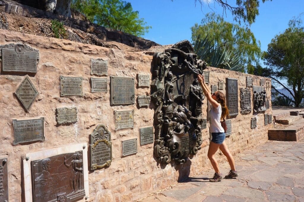 monument en haut du cerro de la gloria