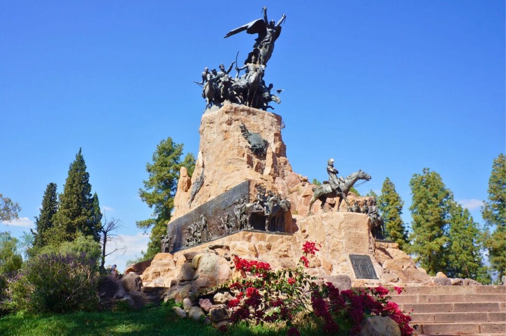 monument en haut du cerro de la gloria