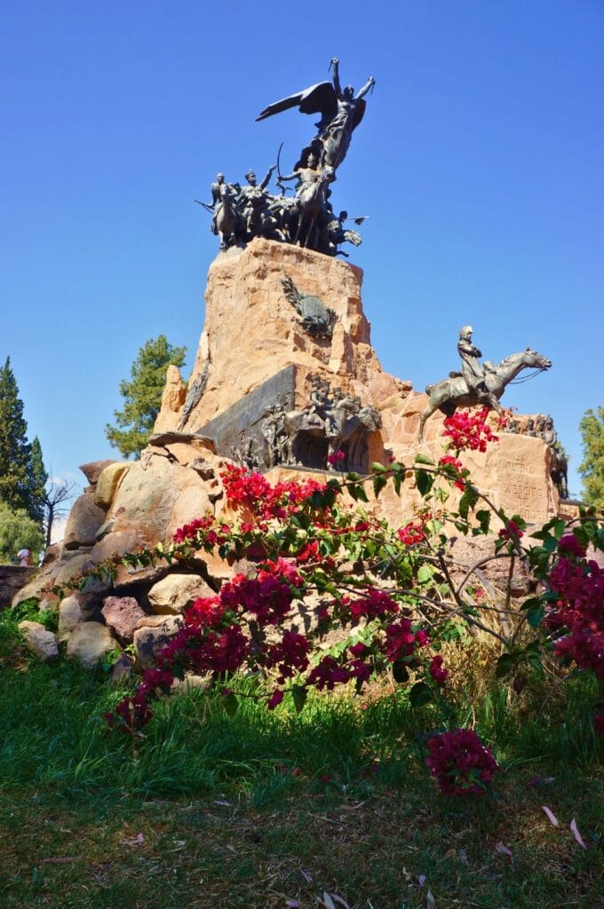 monument en haut du cerro de la gloria