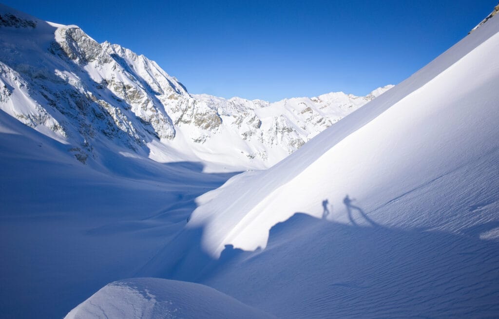 montée vers la brèche du couloir N-E Serre de Vuibé