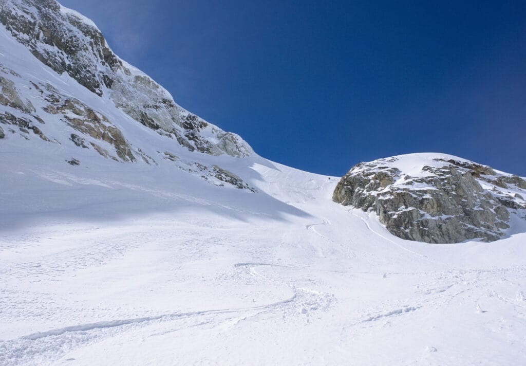 Sous l'entrée du couloir de la cabane des vignettes