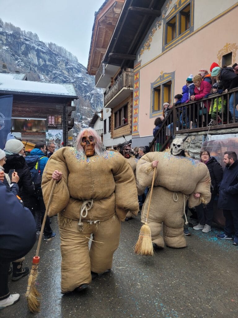 cortège carnaval evolène