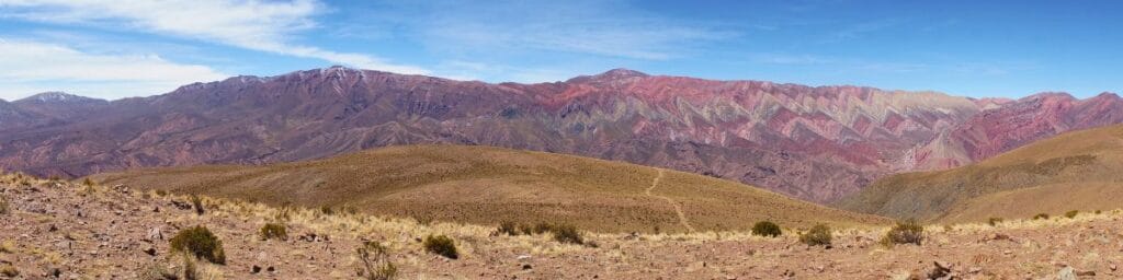 the 14-colour hill at the Hornocal viewpoint