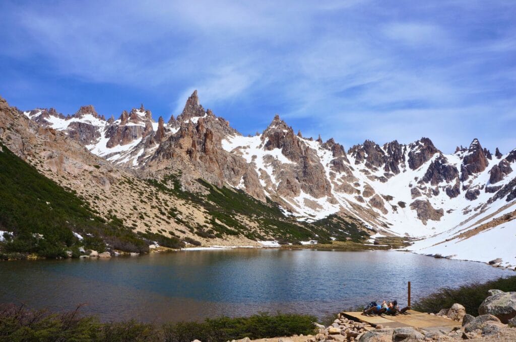 laguna tonchek et massif montagneux au refuge frey