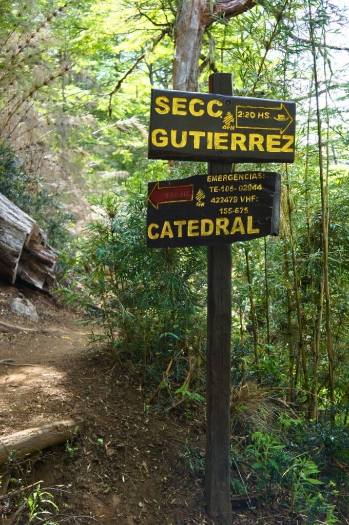 intersection du sentier de randonnée du refugre Frey