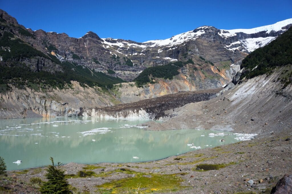 glacier ventisquero negro et sa lagune