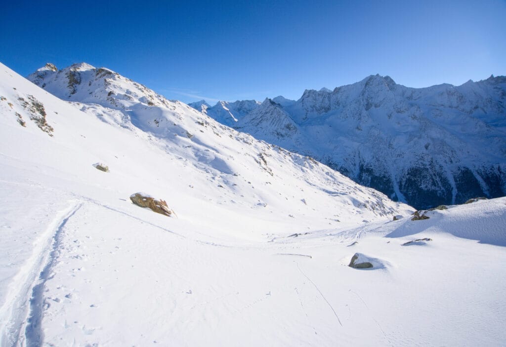 la montée du lac bleu à la cabane des aiguilles rouges en ski