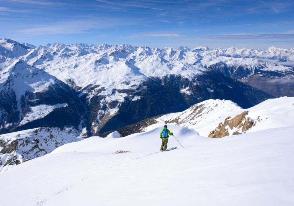 descente à ski depuis le Sasseneire