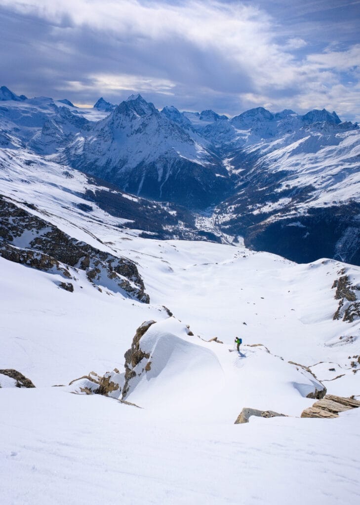 Vue sur le val d'Hérens en descendant du Sasseneire