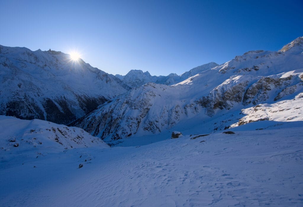 le soleil qui se lève sur le vallon d'Arolla