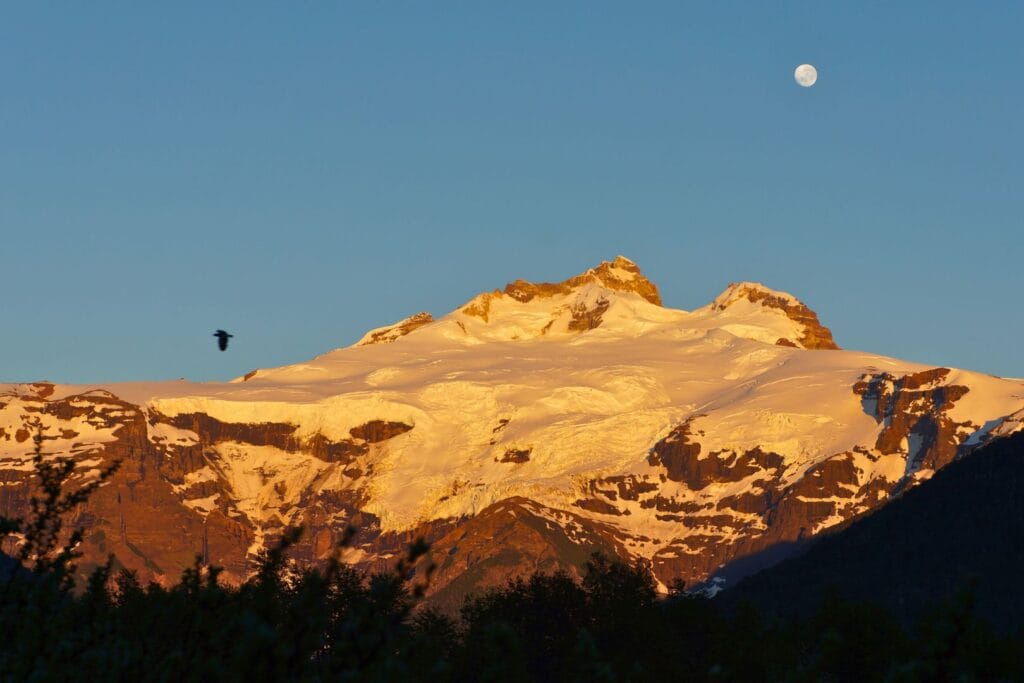 lever du soleil sur le cerro tronador en Argentine