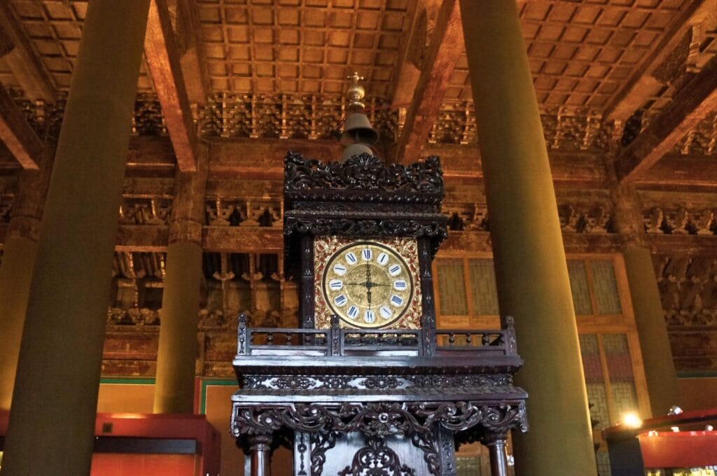 ancienne horloge dans la galerie de l'horlogerie dans la cité interdite